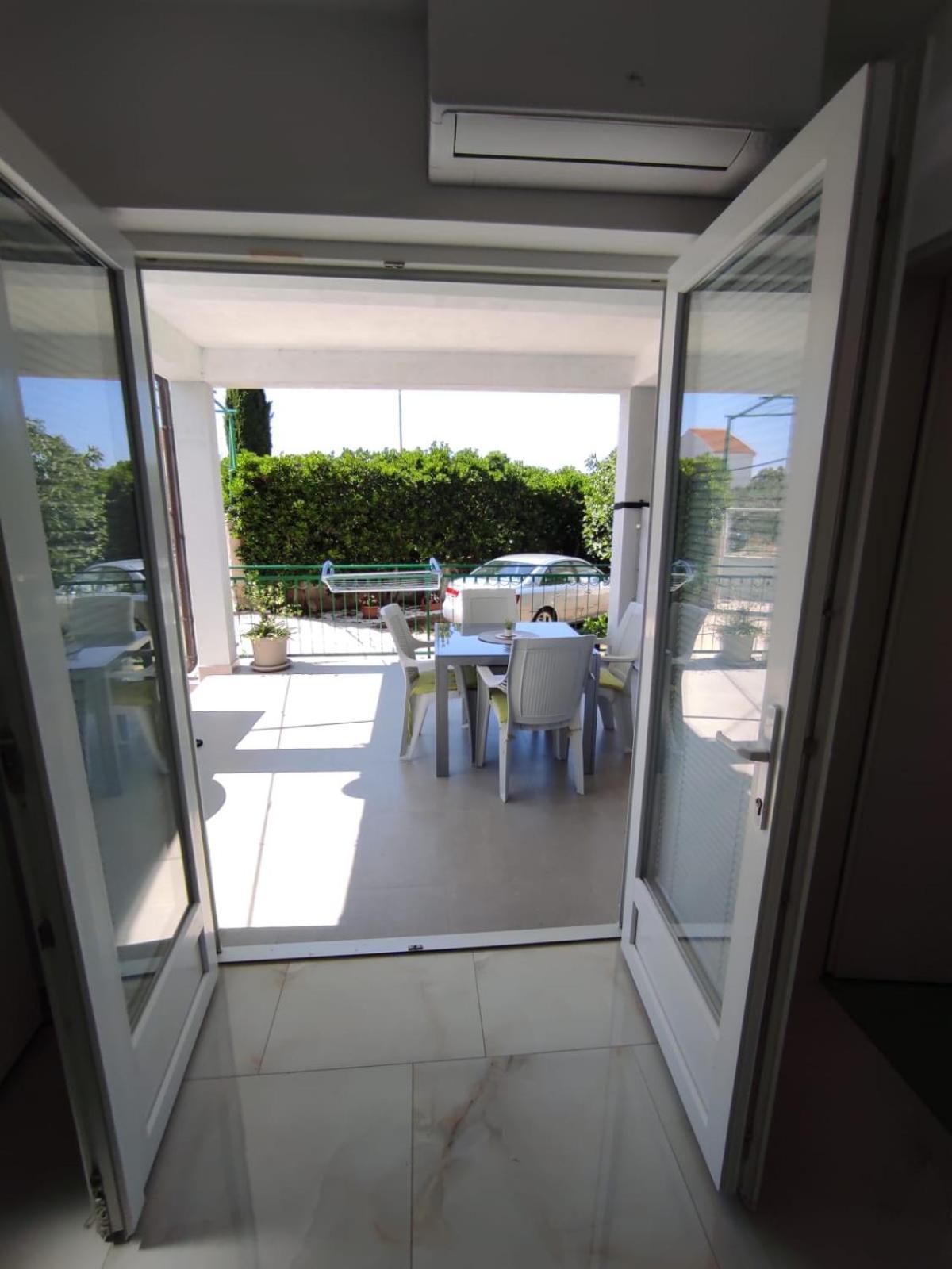 Apartment With Terrace And Garden Pirovac Eksteriør bilde